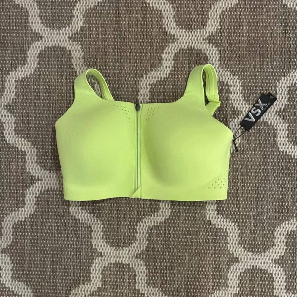 Victoria’s Secret featherweight Max sports bra size 34DDD